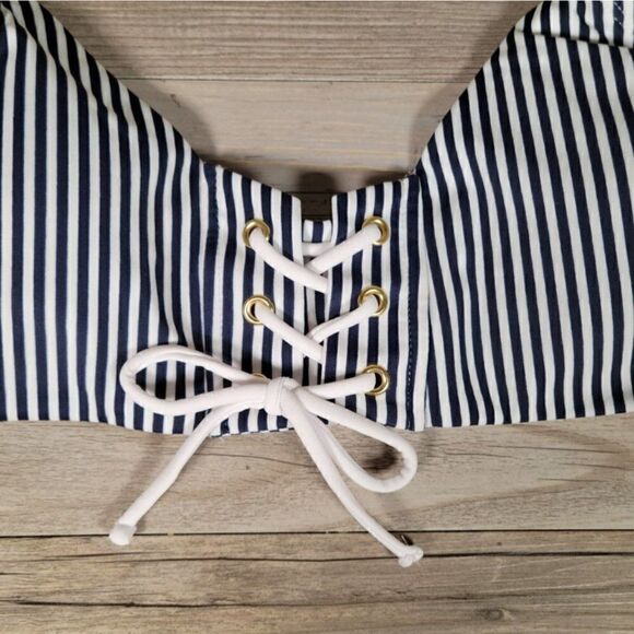 XhilarationāJuniors'āLace-upāFrontĀ BlueāStripeāBikiniāTopāSzāL - Picture 5 of 13